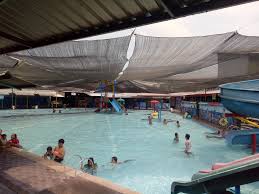 Keseruan wahana air King Kong Splash